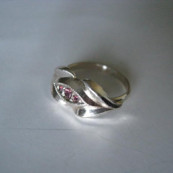 Silver Tone Ring w/ 3 Pink Glass Stones - Picture 4 of 12